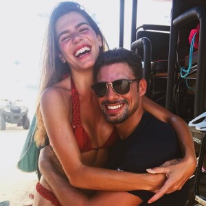 'Dá vontade de grudar em vocês pra ver se passa um pouquinho de beleza. Coisa mais linda!', comentou outra seguidora na foto postada por Mariana Goldfarb em homenagem ao aniversário de Cauã Reymond