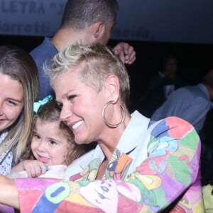 Xuxa recebeu o carinho de Debby Lagranha e sua filha, Maria Eduarda