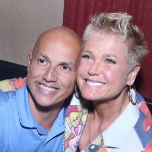 Xuxa posou com Fly e sua família