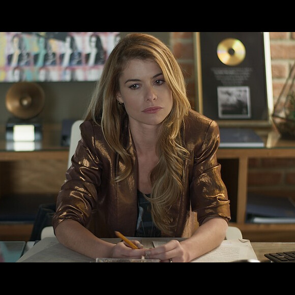 Diana (Alinne Moraes) decide ir fazer um MBA nos Estados Unidos e levar a filha, na novela 'Rock Story'