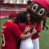 Emilly e Mayla Araújo se emocionaram com a homenagem prestada pelo time de coração, Internacional, à mãe, Marisa, no jogo deste sábado, 20 de maio de 2017