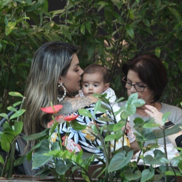 Kelly Key paparicou muito o pequeno Artur