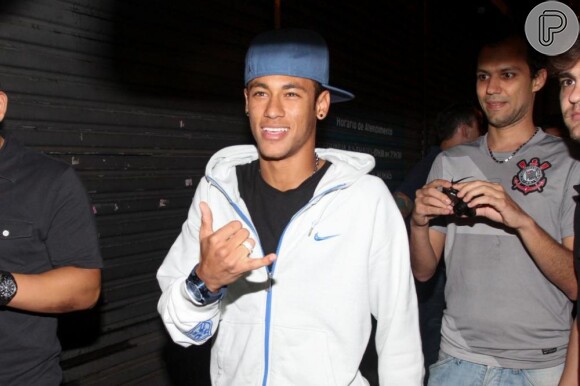 Neymar pode desfilar pela Mocidade Independente de Padre Miguel no próximo Carnaval, afirma assessoria da escola de samba em 17 de janeiro de 2013