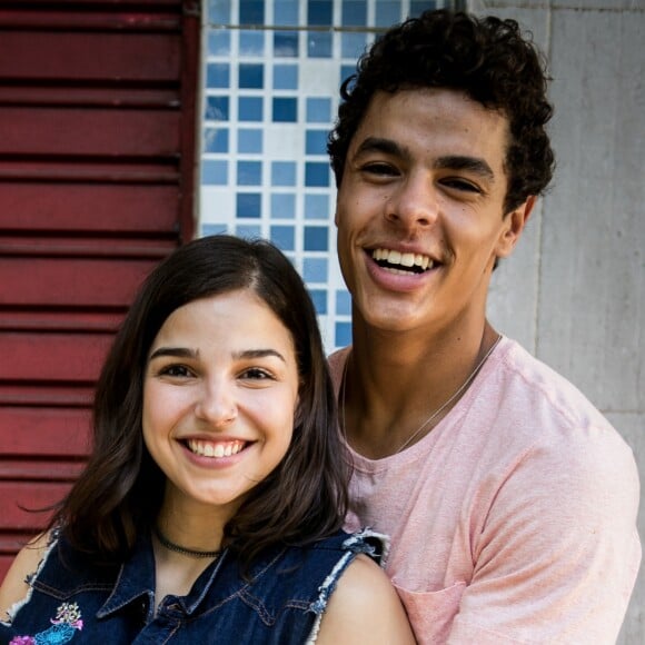 Keyla (Gabriela Medvedovski) tem a ajuda do amigo e namorado Tato (Matheus Abreu) desde que engavidou em 'Malhação - Viva a Diferença'