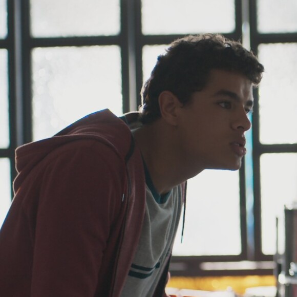 Keyla (Gabriela Medvedovski) e Tato (Matheus Abreu) brigam com a chegada do falso Deco em 'Malhação - Viva a Diferença'