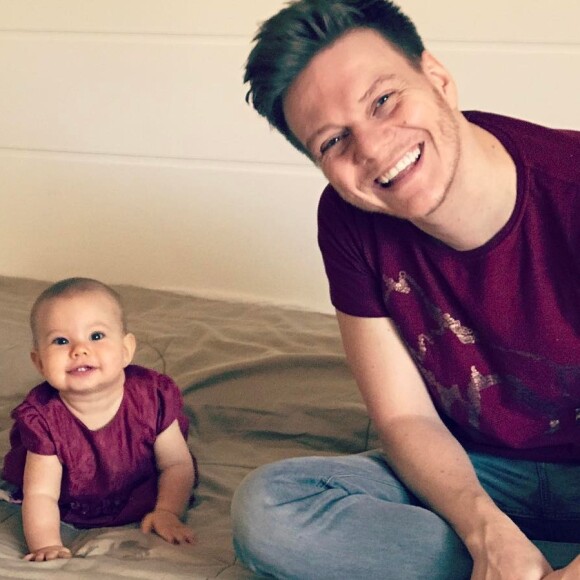 Michel Teló exibiu a reação da filha, Melinda, à sua nova música, no Instagram. Veja abaixo!