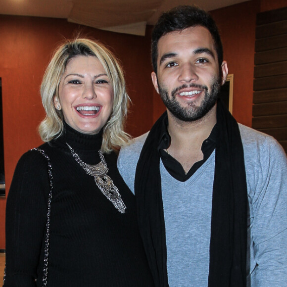 Antonia Fontenelle critica ex-marido e mostra intimação em foto no Instagram nesta segunda-feira, dia 22 de maio de 2017