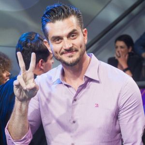 Ex-BBB Marcos vendeu abadá usado no reality show e recebeu lance de R$ 350 mil nesta segunda-feira, 22 de maio de 2017