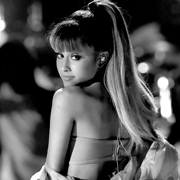 'Palavras não conseguem expressar nosso pesar pelas vítimas e famílias dos feridos nesse ataque sem sentido', disse o empresário de Ariana Grande