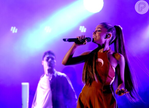 Ariana Grande decidiu interromper sua turnê mundial após o ataque terrorista na saída de seu show em Manchester, na Inglaterra, na última segunda-feira, 22 de maio de 2017