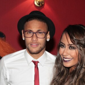 Neymar foi defendido pela irmã, Rafaella, que ironizou a foto compartilhada por Kariny