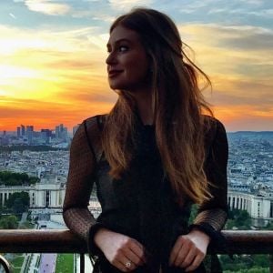 Marina Ruy Barbosa tem mostrado no Instagram detalhes de seus looks durante viagem pela Europa