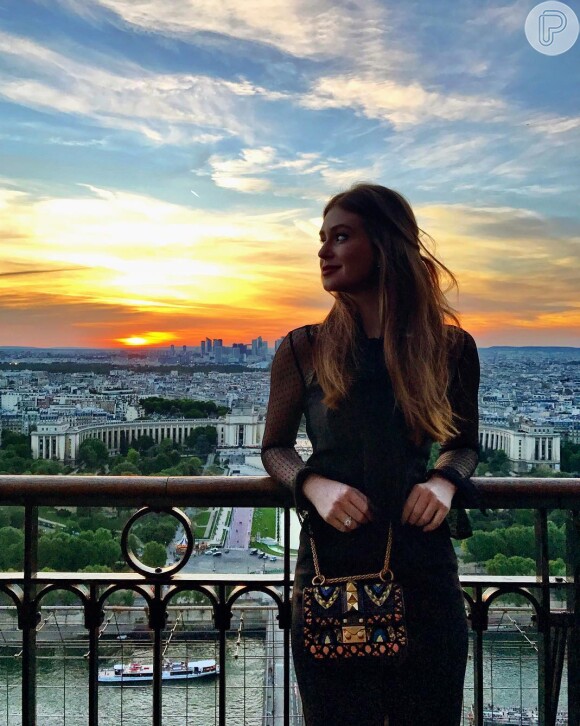 Marina Ruy Barbosa tem mostrado no Instagram detalhes de seus looks durante viagem pela Europa