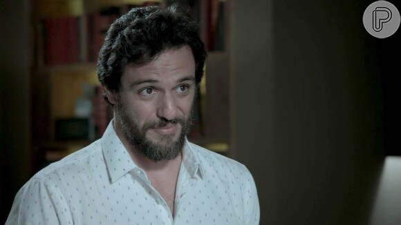 Caio (Rodrigo Lombardi) é irônico quando Rubinho (Emílio Dantas) diz que é inocente, na novela 'A Força do Querer''