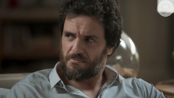 Rubinho (Emílio Dantas) a princípio se recusa a defender Caio (Rodrigo Lombardi), mas acaba atendendo o pedido de Bibi (Juliana Paes), na novela 'A Força do Querer''