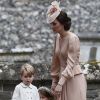 Kate Middleton reclamou com George após ele ter pisado em vestido da noiva, como indicou o Daily Mail