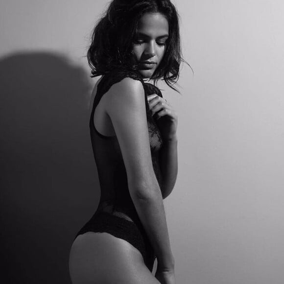 Bruna Marquezine 'causou' ao surgir de lingerie, em seu Instagram, nesta quarta-feira, 24 de maio de 2017