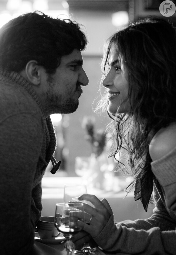 Renato Góes e Maria Casadevall formam par romântico em 'Os Dias Eram Assim'