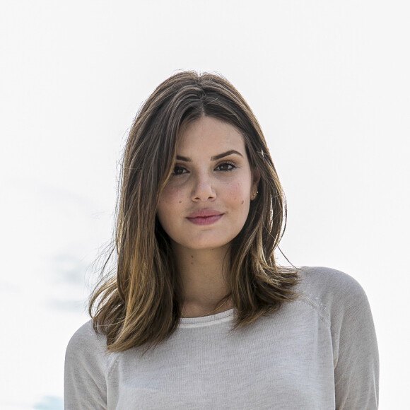 Camila Queiroz disse que adoeceu na infância após não ganhar boneca do pai
