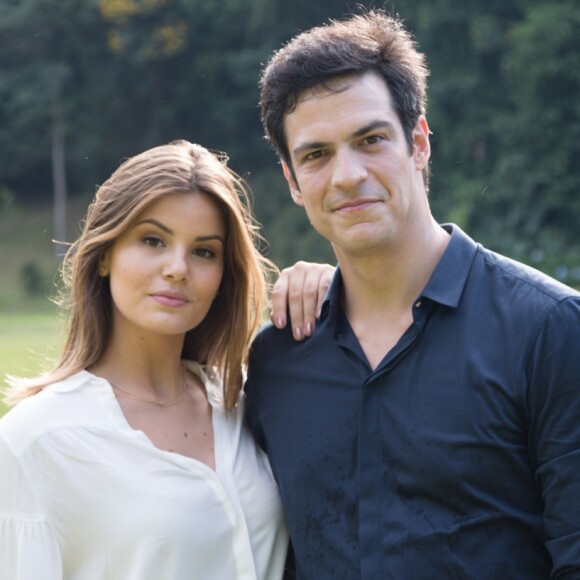 Luiza (Camila Queiroz) e Eric (Mateus Solano) vão viver um amor que começa à primeira vista, na novela 'Pega Pega', que estreia em 6 de junho de 2017