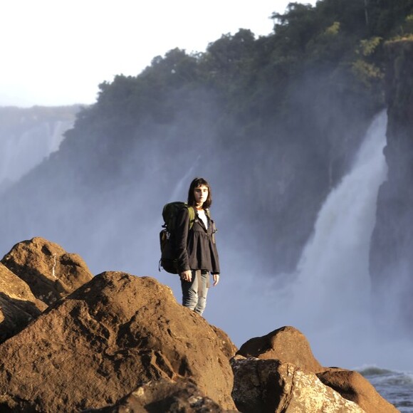 Eric (Mateus Solano) vai a Foz do Iguaçu atrás da filha, Bebeth (Valentina Herszage), que foge de casa após brigas com o pai, na noveça 'Pega Pega'