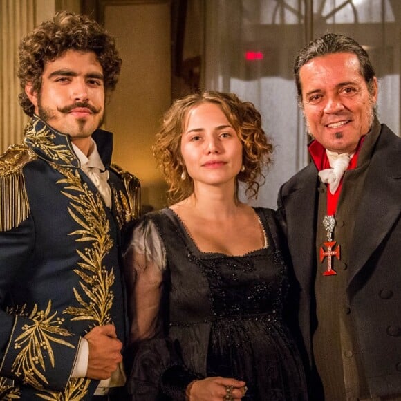 José Bonifácio (Felipe Camargo) fica próximo de Leopoldina (Leticia Colin) e deixa Dom Pedro (Caio Castro) cheio de ciúmes, na novela 'Novo Mundo', a partir de 25 de maio de 2017