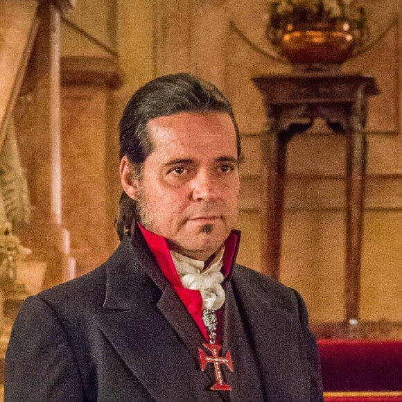 José Bonifácio (Felipe Camargo) aceita o convite de Leopoldina (Letícia Colin) mas se nega a ser ministro de Dom Pedro (Caio Castro), na novela ' Novo Mundo'