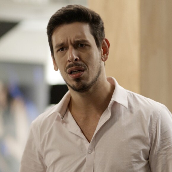 Lázaro (João Vicente de Castro) pode ser o pai do bebê de Marisa (Júlia Rabello), na novela 'Rock Story', em cenas previstas para irem ao ar a partir de 1º de junho de 2017