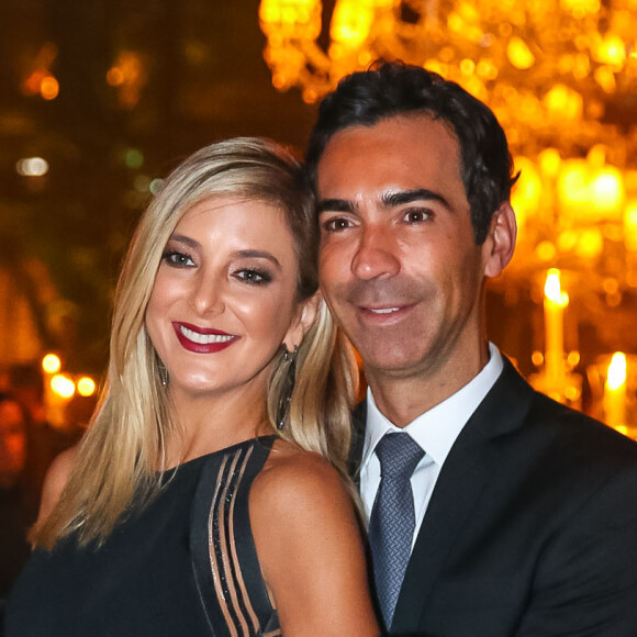 Ticiane Pinheiro e Cesar Tralli foram à festa dos 15 anos da grife de óculos de Ana Hickmann nesta quarta-feira, 24 de maio de 2017, após reatarem o namoro