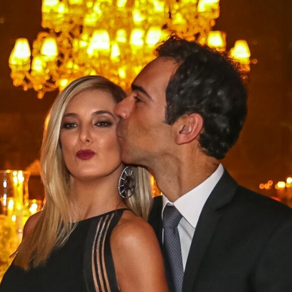 Ticiane Pinheiro e Cesar Tralli prestigiaram Ana Hickmann na festa para comemorar os seus 15 anos da grife de óculos