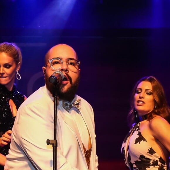 Ticiane Pinheiro, Ana Hickmann, Elaine Mickely e a jornalista Renata Alves se divertiram com Tiago Abravanel em festa na Casa Fasano, nesta quarta-feira, 24 de maio de 2017