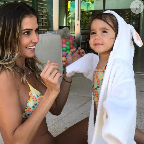 Deborah Secco sempre exibe momentos fofos da filha, Maria Flor, no Instagram