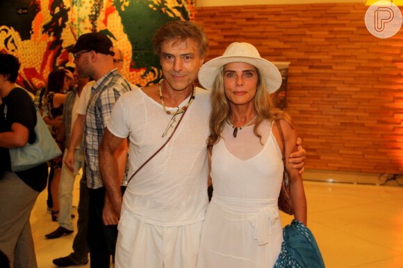 Bruna Lombardi e Carlos Alberto Riccelli prestigiam lançamento do filme 'Entre Nós' em São Paulo
