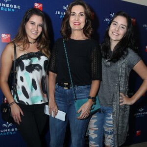 Fátima Bernardes levou as filhas ao show de Ed Sheeran no Rio, em 25 de maio de 2017