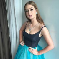 Marina Ruy Barbosa usa look Prada e exibe joias poderosas em Festival de Cannes