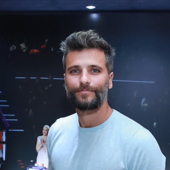 Bruno Gagliasso se diverte ao viver Johnny Depp em fotos