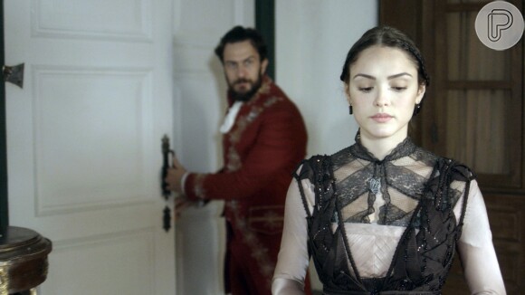 Anna (Isabelle Drummond) encontra a sala secreta em sua casa e confronta Thomas (Gabriel Braga Nunes), na novela 'Novo Mundo'