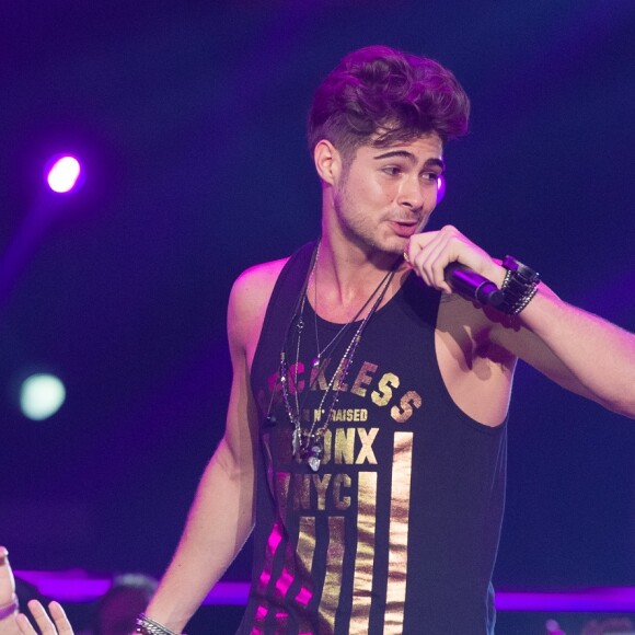 Léo Régis (Rafael Vitti) retoma seu sucesso na carreira com show em Mesquita, nos últimos capítulos da novela 'Rock Story', a partir de 31 de maio de 2017