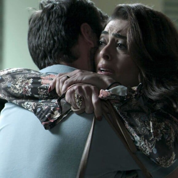 Bibi (Juliana Paes) se desespera com a prisão de Rubinho (Emilio Dantas) na novela 'A Força do Querer'