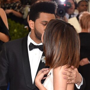 'Vou dar meu coração e minha alma para a pessoa que amo', contou Selena Gomez à rádio norte-americana