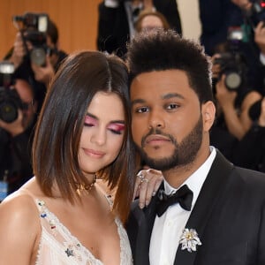 'Estou comprometida', contou Selena Gomez quando foi questionada sobre o relacionamento