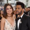 Selena Gomez fala sobre namoro com The Weeknd pela primeira vez em entrevista divulgada neste sábado, dia 27 de maio de 2017