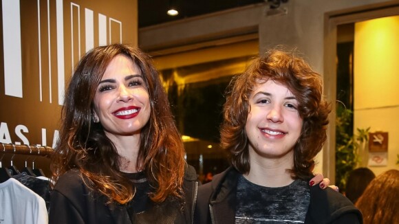 Luciana Gimenez prestigia o filho Lucas Jagger no lançamento de sua coleção
