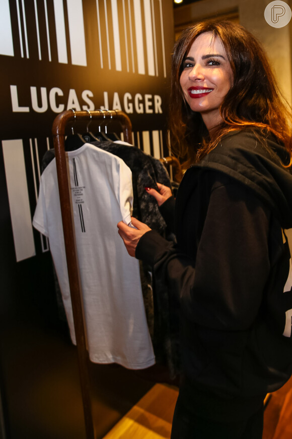 Luciana Gimenez prestigiou o filho Lucas Jagger