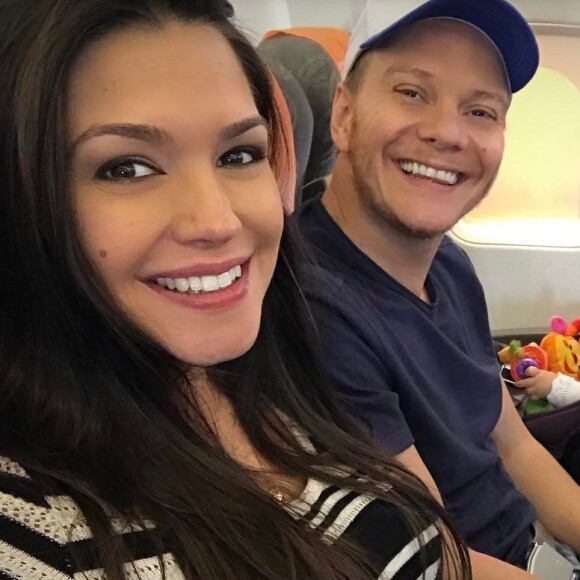 Thais Fersoza e Michel Teló sempre viajam com Melinda