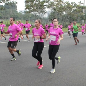 Sophia Abrahão correu a maratona Eles por Elas acompanhada da repórter Juliana Sana