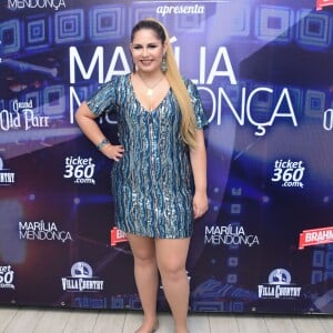 Marilia Mendonça se declara para noivo após ver surpresa: 'Te amo'