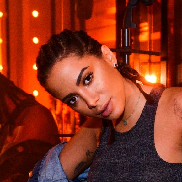Anitta gravou no metrô dos EUA o clipe da música 'Paradinha'