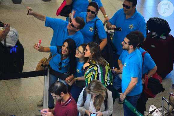 Bruna Marquezine foi vista no aeroporto Santos Dumont, no Rio de Janeiro, nesta segunda-feira, 29 de maio de 2017