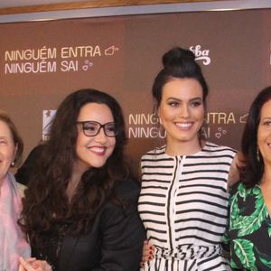 Ana Carolina publicou uma foto abraçada à namorada, Leticia Lima